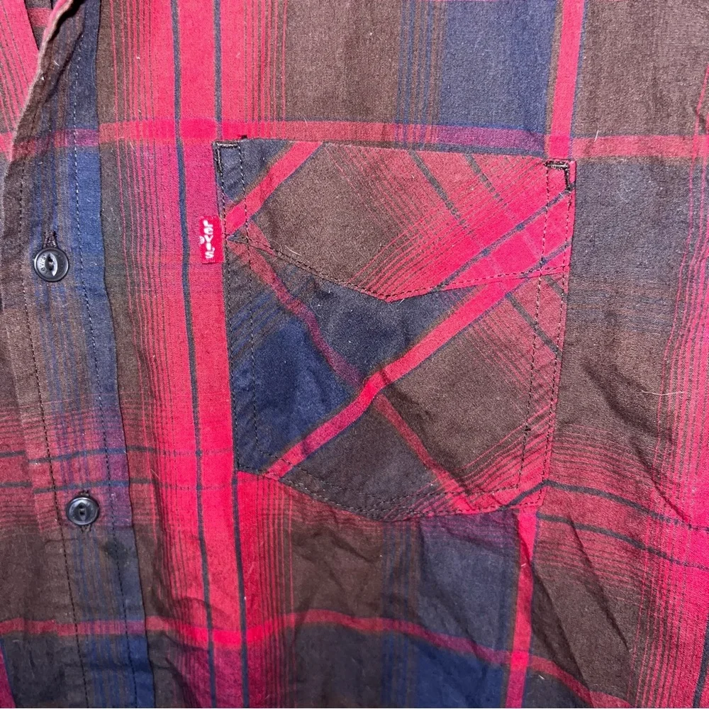 Levi’s Men’s Red Plaid Button Down Size Medium